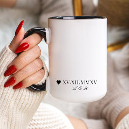 Caneca Aniversário de Data Numérica Romana Personalizada