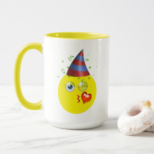Caneca Aniversário Emoji do piscar os olhos & do beijo