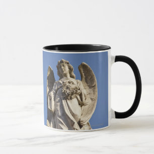 Caneca Anjo de pedra que olha abaixo da estátua em Bueno
