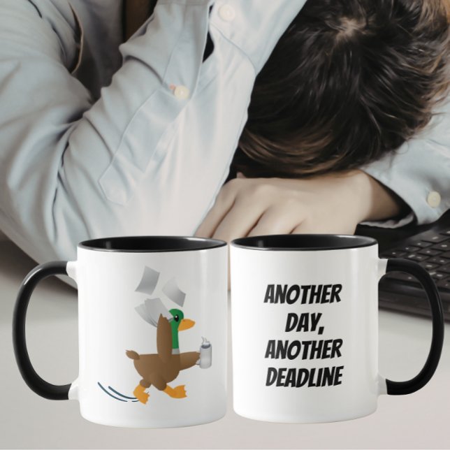 Caneca Another Day, Another Deadline Funny Duck  (Criador carregado)