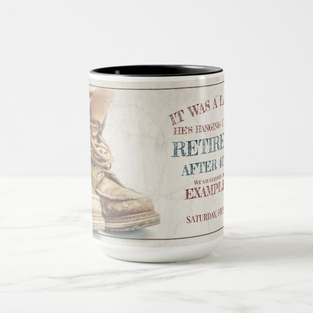 Caneca Anúncio de aposentadoria com botas velhas V2.0 (Centro)