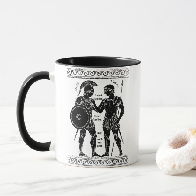 Caneca Aquiles e Patroclusão: Arte da Fila Grega Antiga (Com Donut)