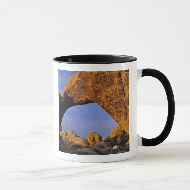 Caneca Arch Rock no Parque Nacional Joshua Tree em (Direita)
