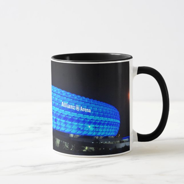 Caneca Arena na noite, Munich de Allianz (Direita)