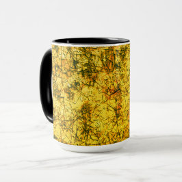 Caneca Arranhões em arranhões em uma maca levemente avist