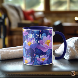Caneca Arte floral abstrata serena em tons violetas suave