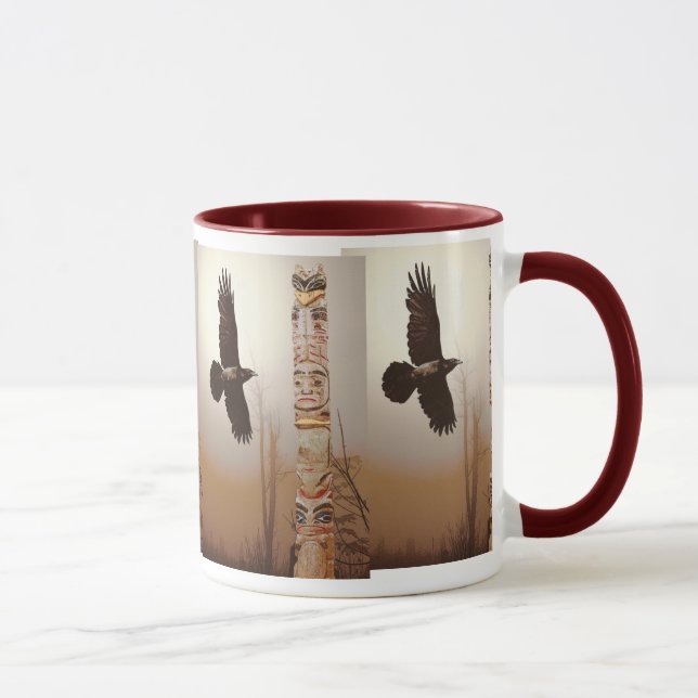 Caneca Arte Flying Raven & Totem-Pole Fantasy (Direita)