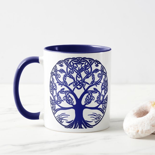 Caneca Árvore Nó Celta de Azul-Vida em Branco (Com Donut)
