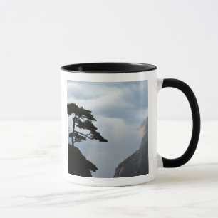 Caneca Árvore silhuetada ao nascer do sol, Montanha Amare