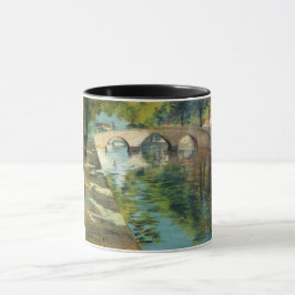 Caneca Árvores Refletidas em Águas de um Canal