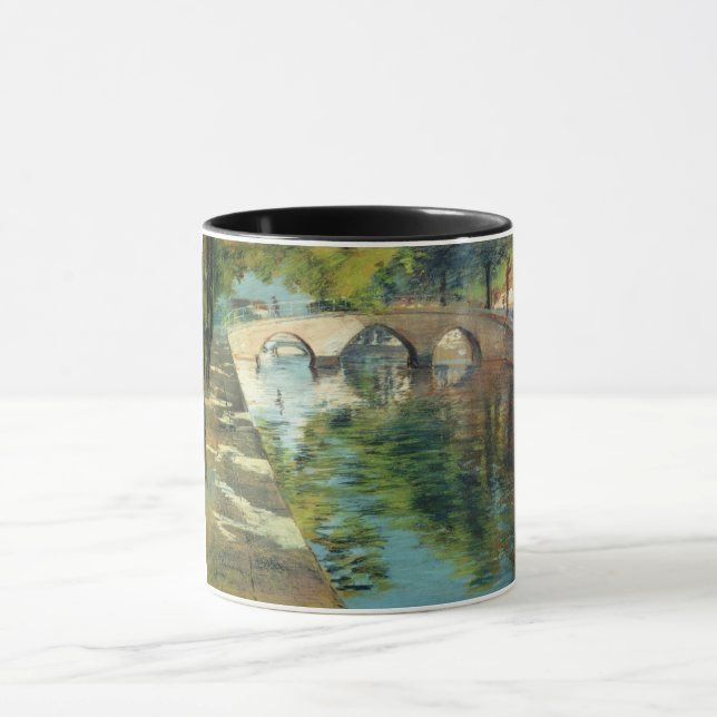 Caneca Árvores Refletidas em Águas de um Canal (Centro)