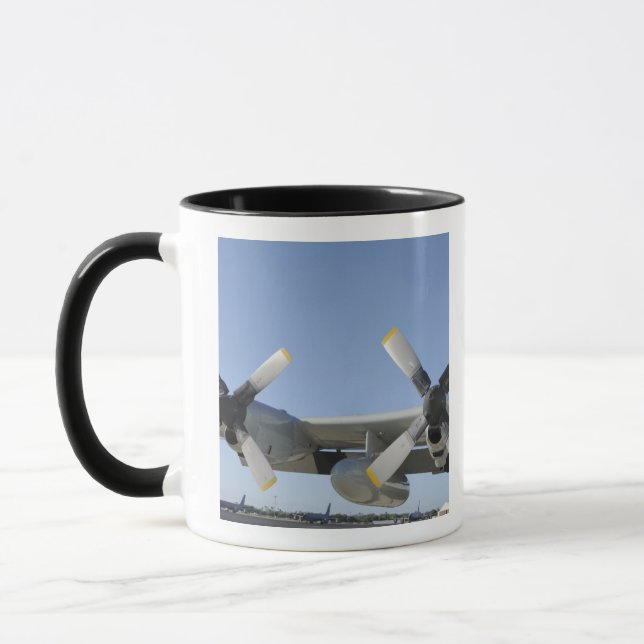 Caneca As asas de um Hércules LC-130 (Esquerda)