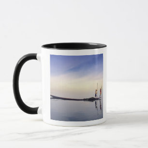 Caneca Ásia, Birmânia, (Mianmar) Barco de pesca refletido