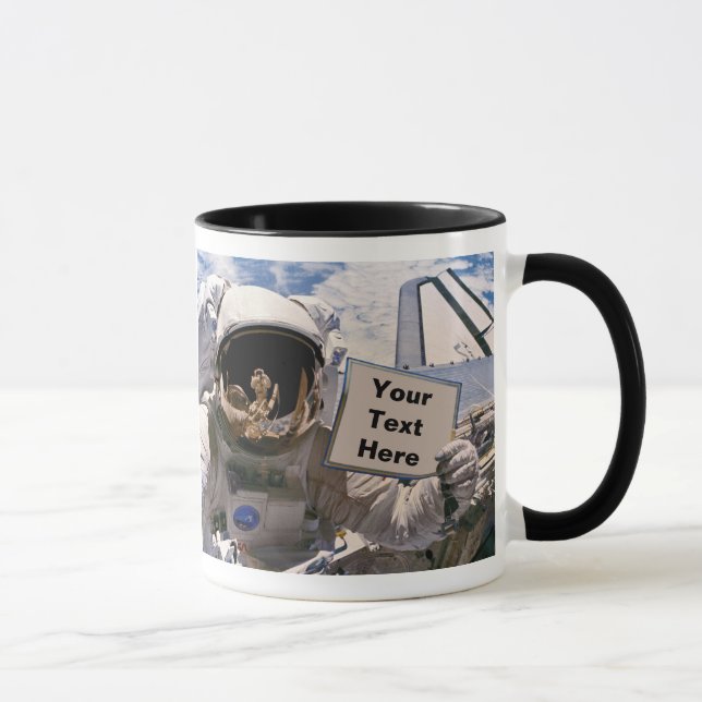 Caneca Astronauta da NASA segurando placa - Adicionar tex (Direita)