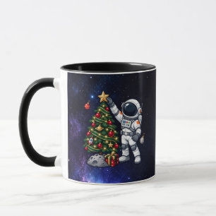 Caneca Astronauta de Natal Decorando uma Árvore da Lua