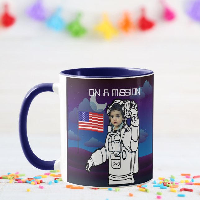 Caneca Astronauta No Aniversário Do Menino Exterior Da Lu (Criador carregado)
