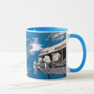 Caneca Astronautas da NASA no navio de espaço da órbita