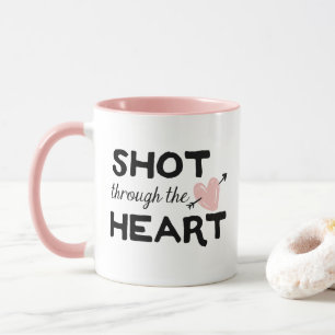 Caneca Atirada através do Dia de os namorados cardíaco