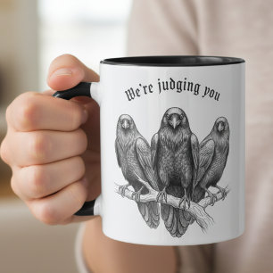 Caneca Avaliando Corvos Dark Academia Gótico