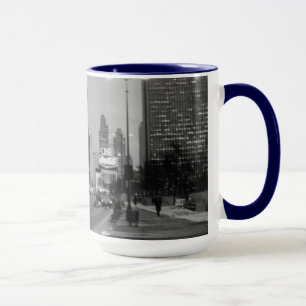 Caneca Avenida Chicago Michigan na Noite de 6 de março de