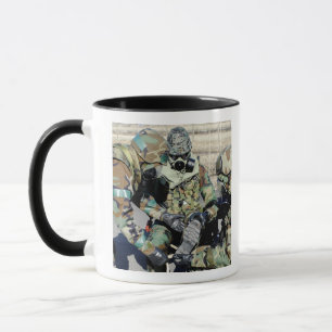 Caneca Aviões assistem soldado do Exército da República d
