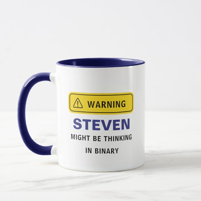 Caneca Aviso: [Nome Personalizado] Pode Estar Pensando em (Esquerda)