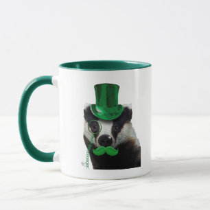 Caneca Badger com chapéu verde e bigode