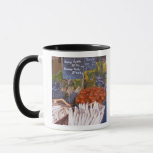 Caneca banca de comerciante de mercado de rua com branco