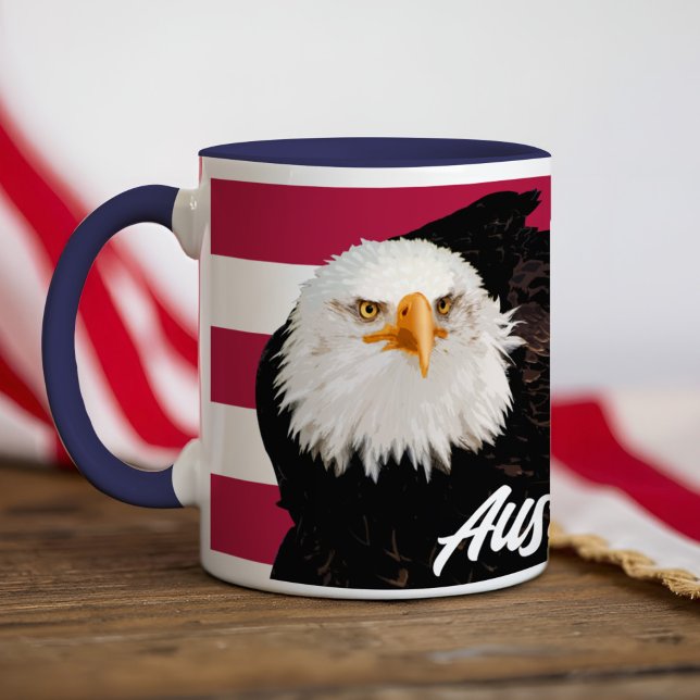 Caneca Bandeira Branca Vermelha Branca Patriótica (Bold personalized Bald Eagle Mug featuring a powerful eagle against patriotic red and white stripes.)