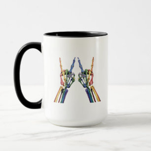 Caneca Bandeira do Arco-íris LGBTQ da Mão de Rocha do Esq