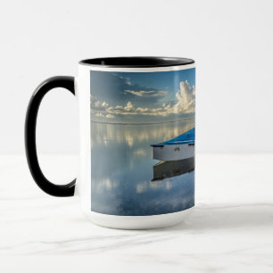 Caneca Barco de fileira na água