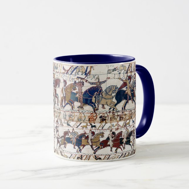 CANECA BAYEUX TAPESTRY 1066 NORMAN KNIGHTS E ARCHERS MU (Frente Esquerda)
