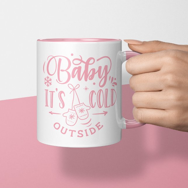 Caneca Bebê É Frio Fora do Natal Rosa (Criador carregado)