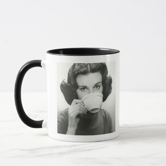 Caneca Bebendo da mulher (Esquerda)