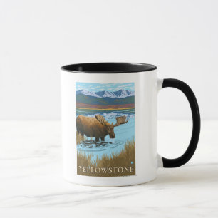 Caneca Bebendo de alce no lago - Nacional Yellowstone