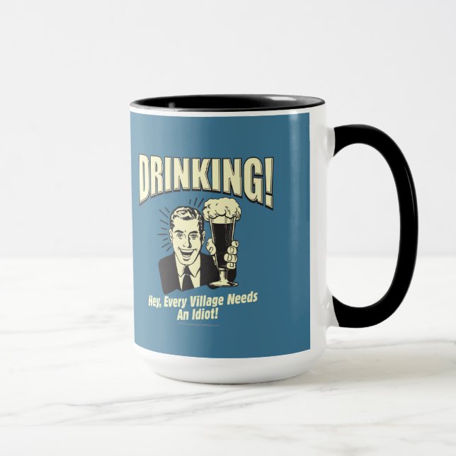 Caneca Bebendo: Toda Vila Precisa De Idiota (Direita)