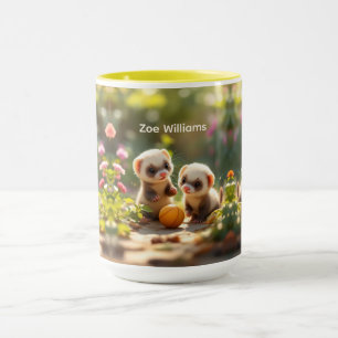 Caneca Bebês furões fofos brincando com uma bola, persona