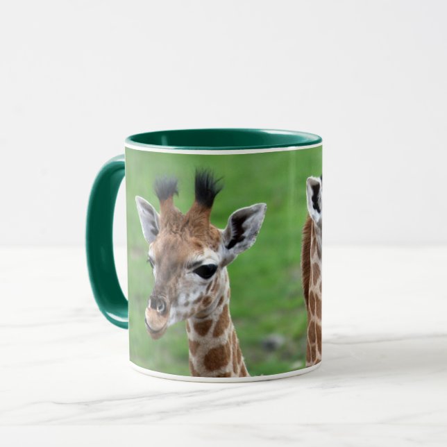 Caneca Bebês Mais Pobres | Duas Girafas Bebidas (Frente Esquerda)