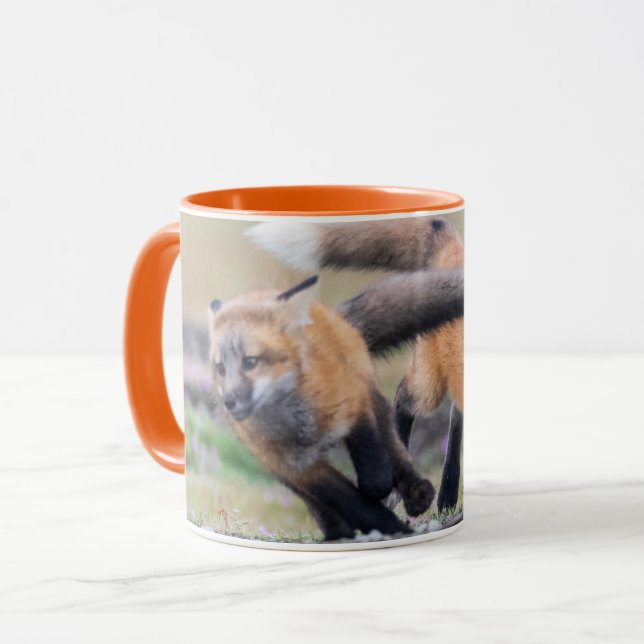 Caneca Bebês Mais Pobres | Fox Pups em Play (Frente Esquerda)