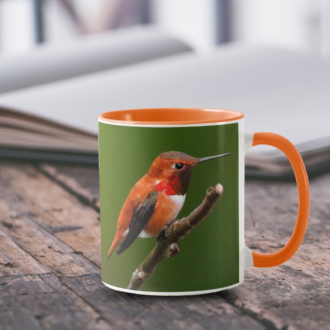 Caneca Beija-flor-do-mato-assombroso no ramo de cereja (Stunning Rufous Hummingbird on Branch 11 oz Coffee Mug Cover Photo.)
