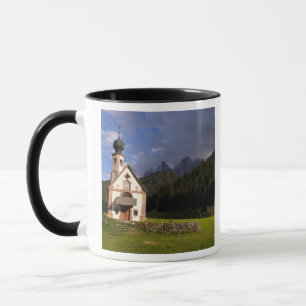 Caneca Bela igreja isolada e solitária chamada Rainui