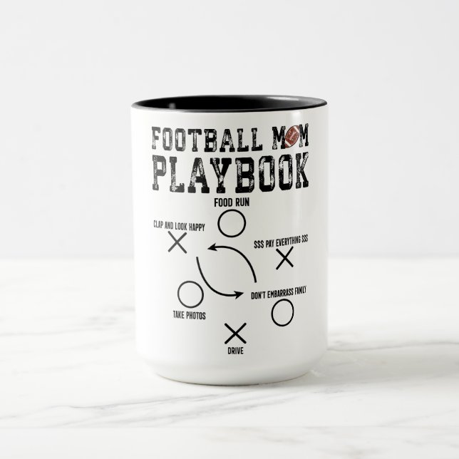 Caneca Bela Playbook de Futebol da Mãe (Centro)