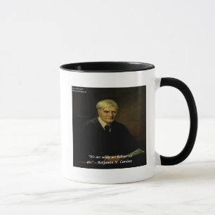 Caneca Benjamin Cardozo "Quem Nós Somos" Citação