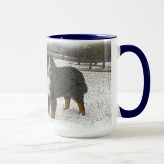 Caneca Berner na neve