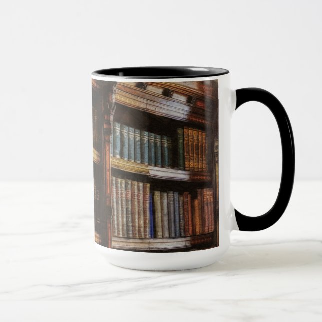 Caneca Biblioteca Medieval e Livros de Antiguidade Design (Direita)