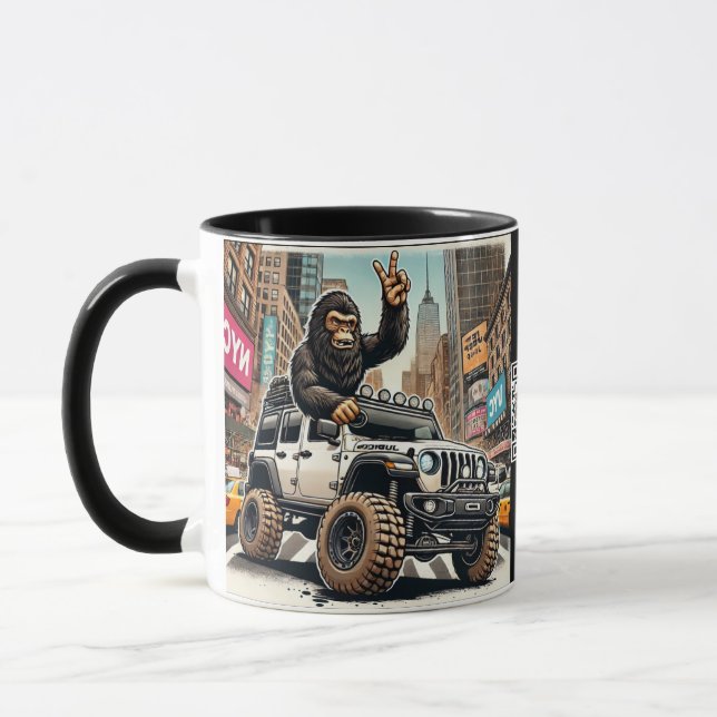 Caneca Bigfoot Cruises através da NYC em uma disputa jipe (Esquerda)
