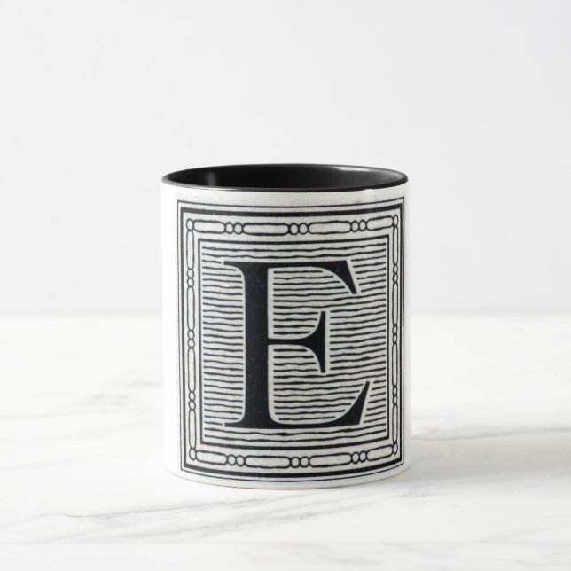 Caneca Bloqueio - Letra "E" - bloco de madeira - inicial (Centro)