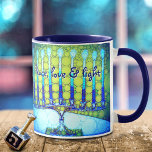Caneca Blue Green Hanukkah Menorah Peace Love Cote<br><div class="desc">"Paz, amor e luz." Uma ilustração detalhada de um menorah de arte brilhante, colorido, azul e verde ajuda você a tirar as férias de Hanukkah no estilo. Sinta o calor e a alegria da temporada de festas sempre que você bebe desta caneca de café Chanucá, colorida e atordoante. Faz um...</div>