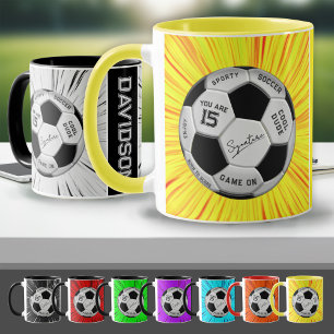 Caneca Bola de Futebol Amarela Personalizada com Idade e