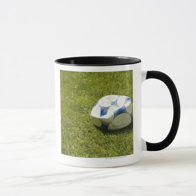 Caneca Bola de futebol lisa na grama, Alemanha (Direita)